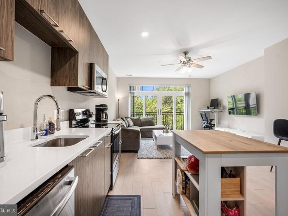 989 S Buchanan Street 311, Arlington VA 22204