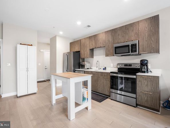 989 S Buchanan Street 311, Arlington VA 22204