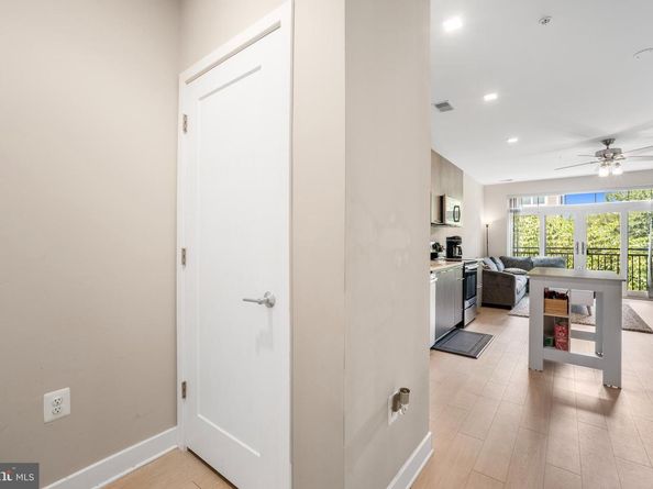 989 S Buchanan Street 311, Arlington VA 22204