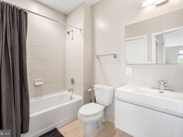 989 S Buchanan Street 311, Arlington VA 22204
