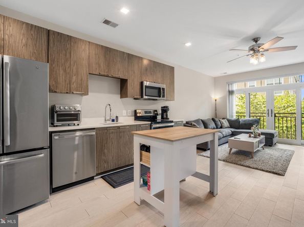 989 S Buchanan Street 311, Arlington VA 22204
