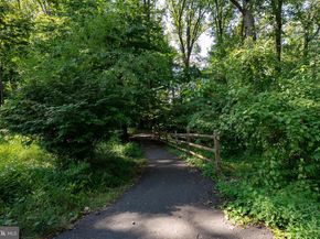 6801 Cavalier Trail, Falls Church VA 22042