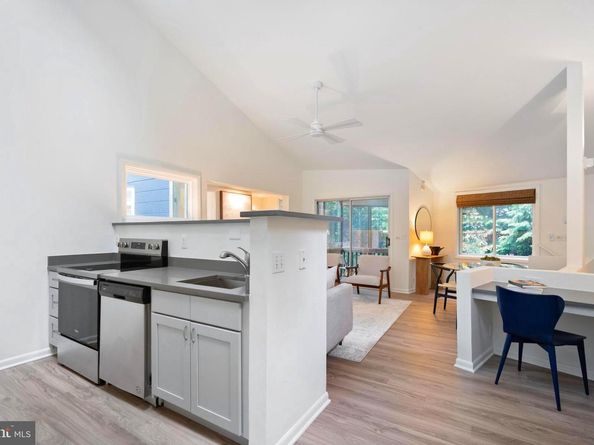 6801 Cavalier Trail, Falls Church VA 22042