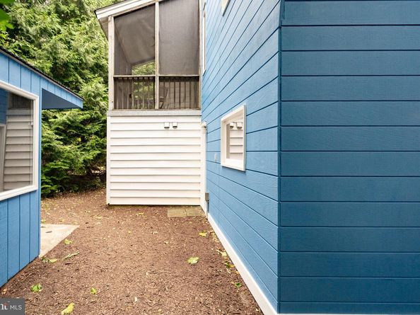 6801 Cavalier Trail, Falls Church VA 22042