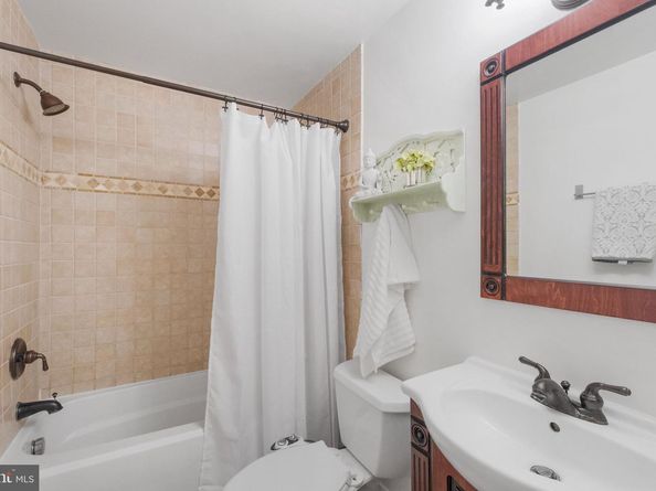 4617 1/2 Macarthur Boulevard NW A, Washington DC 20007