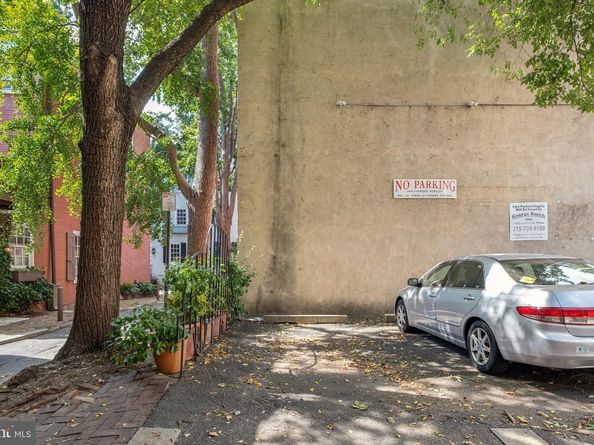 1105 Latimer Street, Philadelphia PA 19107