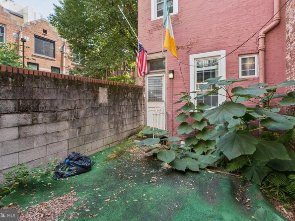 1105 Latimer Street, Philadelphia PA 19107