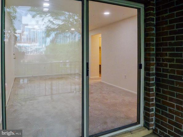 3376 Woodburn Road 24, Annandale VA 22003