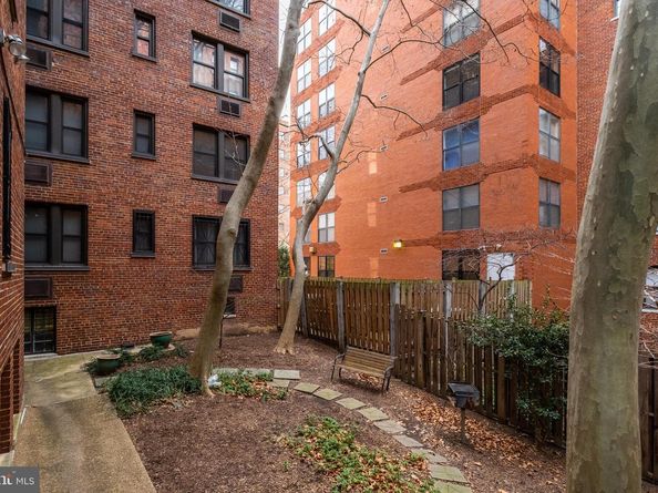 1010 25TH Street NW 202, Washington DC 20037