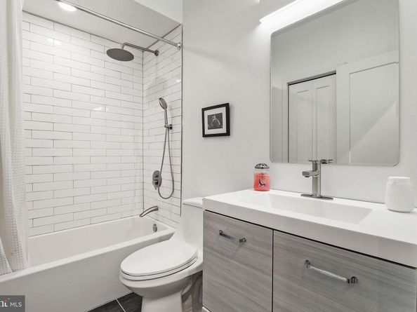 858 N Leithgow Street, Philadelphia PA 19123