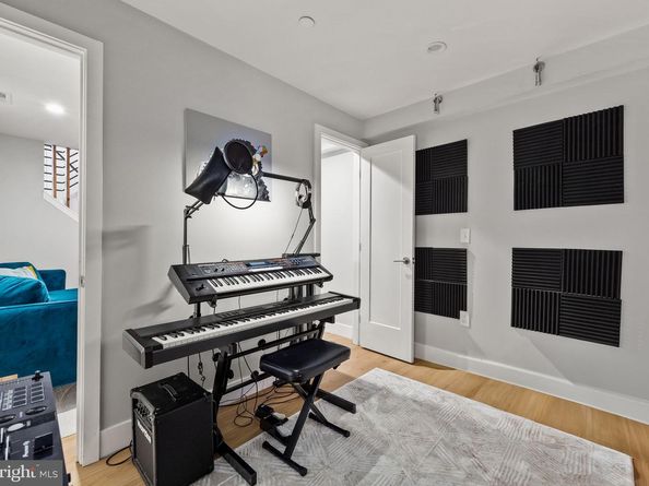 858 N Leithgow Street, Philadelphia PA 19123