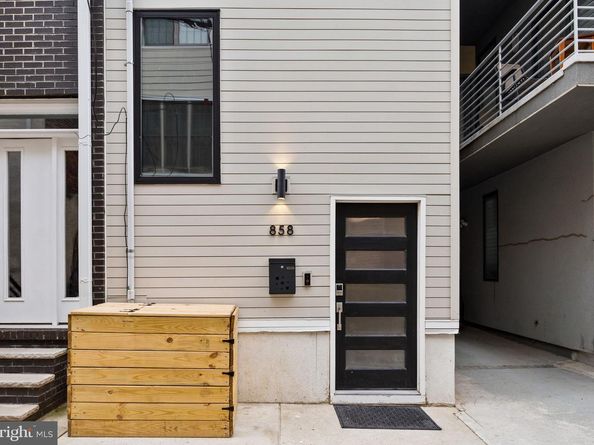 858 N Leithgow Street, Philadelphia PA 19123