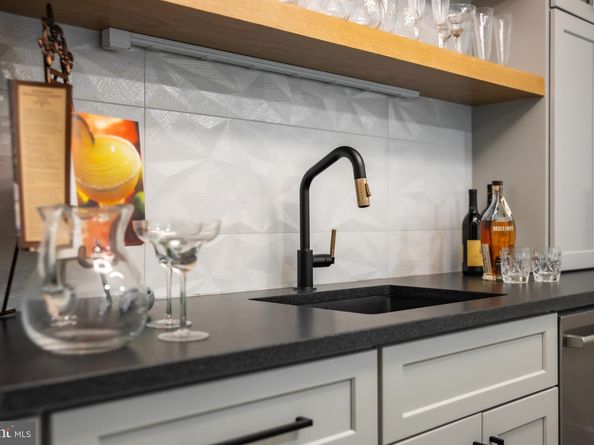 1216 Earnestine Street, Mclean VA 22101