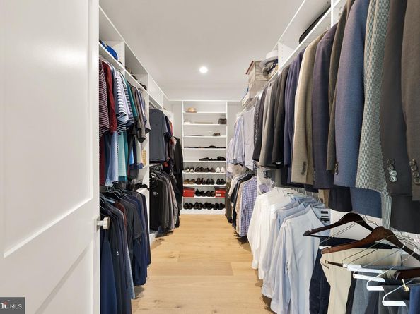 1216 Earnestine Street, Mclean VA 22101