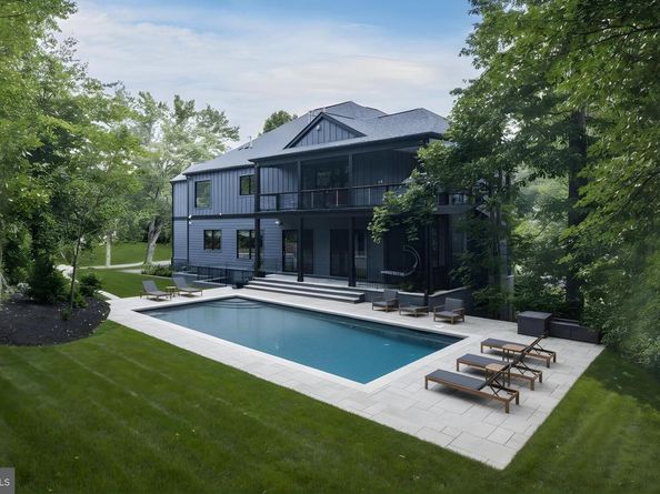 1216 Earnestine Street, Mclean VA 22101