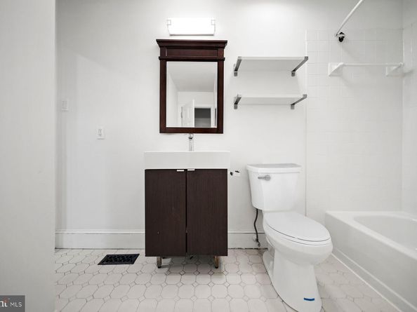 2024 Green Street 1, Philadelphia PA 19130