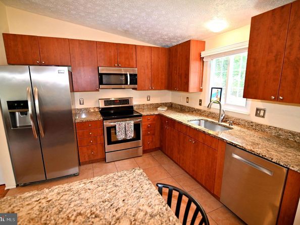 104 Silverleaf Court, Sterling VA 20164