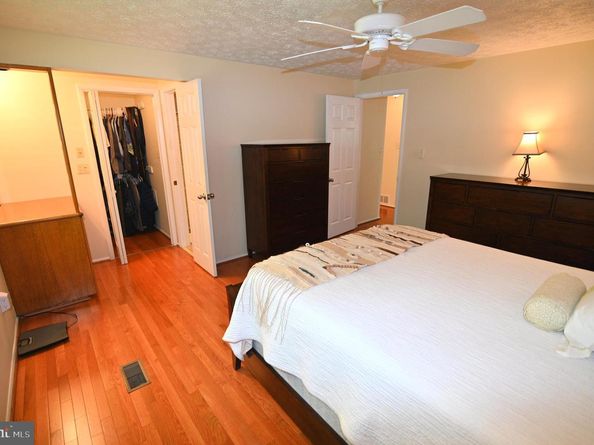 104 Silverleaf Court, Sterling VA 20164