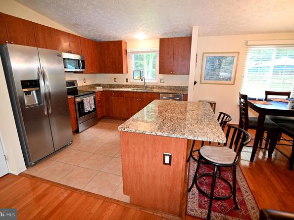 104 Silverleaf Court, Sterling VA 20164
