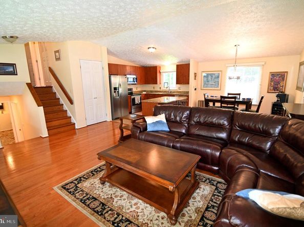 104 Silverleaf Court, Sterling VA 20164