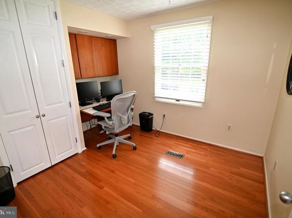 104 Silverleaf Court, Sterling VA 20164