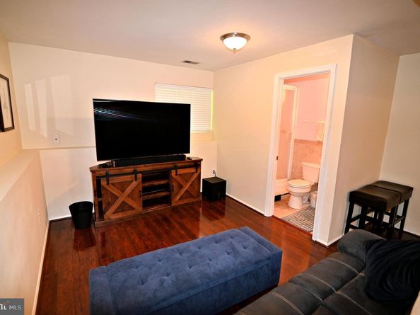 104 Silverleaf Court, Sterling VA 20164