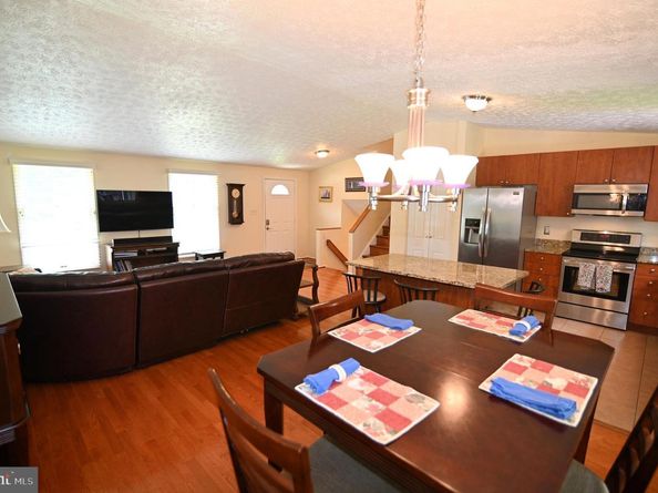 104 Silverleaf Court, Sterling VA 20164