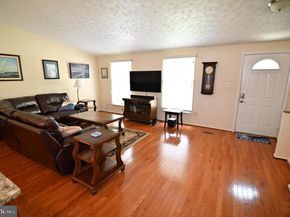 104 Silverleaf Court, Sterling VA 20164