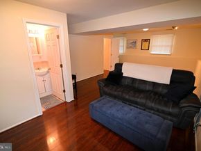 104 Silverleaf Court, Sterling VA 20164