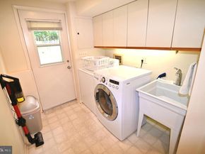 104 Silverleaf Court, Sterling VA 20164