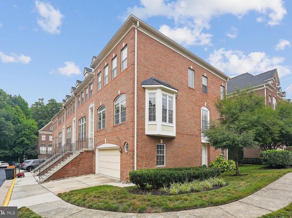 47761 Scotsborough Square, Sterling VA 20165