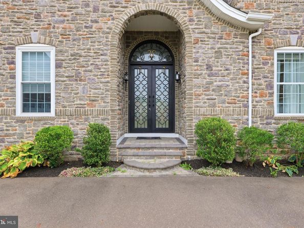 7 Oxford Drive, Ivyland PA 18974