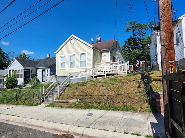 913 47TH Place NE, Washington DC 20019