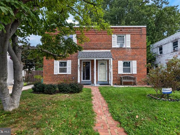 851 S Ivy Street, Arlington VA 22204