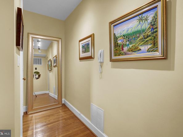 400 Commonwealth Avenue 304, Alexandria VA 22301