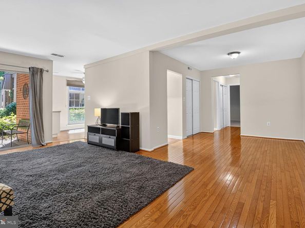 3354 Woodburn Road 11, Annandale VA 22003