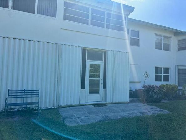 1117 Lake Terrace 105, Boynton Beach FL 33426