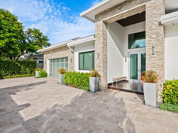1710 Middle River Dr, Fort Lauderdale FL 33305