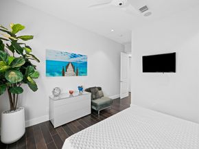 1710 Middle River Dr, Fort Lauderdale FL 33305