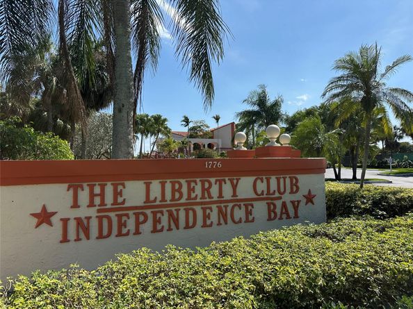 810 Congressional Way 810, Deerfield Beach FL 33442