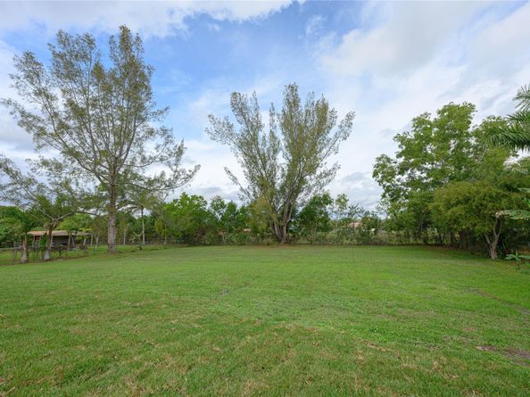 15901 SW 54 Place, Southwest Ranches FL 33331
