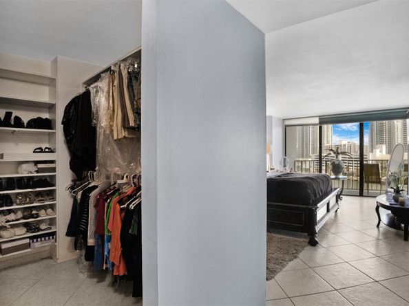 200 Leslie Dr 915, Hallandale Beach FL 33009