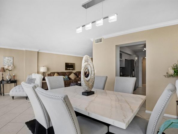 200 Leslie Dr 915, Hallandale Beach FL 33009