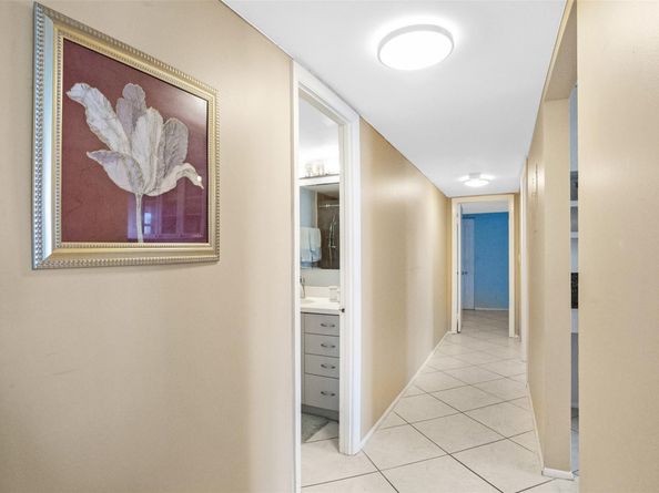 200 Leslie Dr 915, Hallandale Beach FL 33009