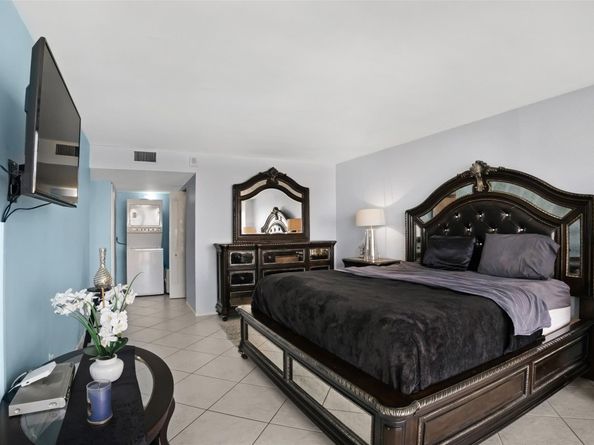 200 Leslie Dr 915, Hallandale Beach FL 33009