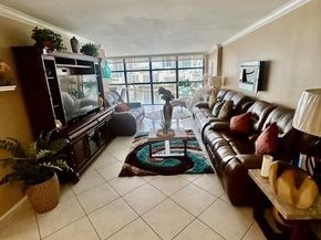 200 Leslie Dr 915, Hallandale Beach FL 33009