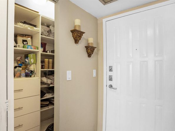 200 Leslie Dr 915, Hallandale Beach FL 33009