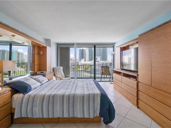 200 Leslie Dr 915, Hallandale Beach FL 33009