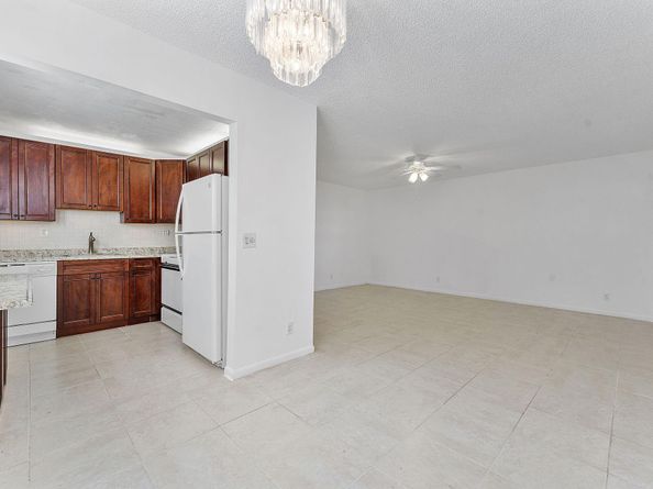 877 Flanders S, Delray Beach FL 33484