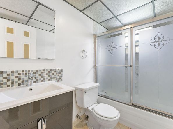 877 Flanders S, Delray Beach FL 33484
